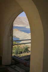 Lake Dukan through archway