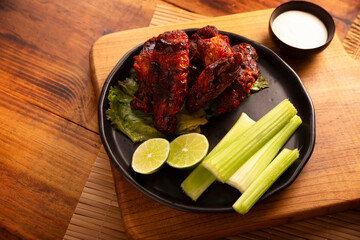 Fried chicken wings in hot sauce with ranch dressing. An easy recipe, crispy on the outside, juicy on the inside, and smothered in BBQ sauce, perfect for watching the game or sharing with friends.