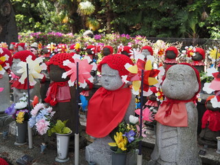 千躰子育地蔵尊