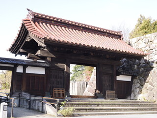 Fototapeta premium Chitose-gomon Gate Built in 1849 Preserved at Toyama Castle Ruins Park Photographed on December 13, 2025 千歳御門（ちとせごもん） 1849年築 富山城址公園にて保存 2025年12月13日撮影
