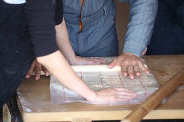 のし餅を作る様子