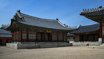 Fototapeta premium A traditional royal building stands within Gyeongbokgung Palace.