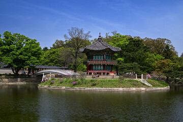 Fototapeta premium Hyangwonjeong Pavilion sits gracefully on Hyangwonji Lake in Gyeongbokgung Palace.