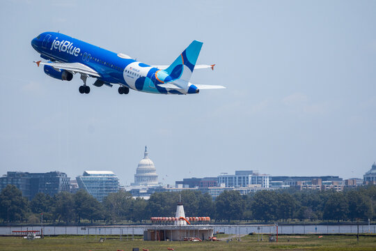 22nd of June 2025, JetBlue Airbus aircraft departing from JFK Airport with city skyline and clear sky during daytime. Washington DC. g.