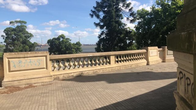 visitando el parque (antiguo hotel)