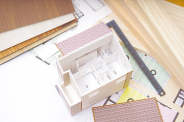 家づくりイメージの住宅模型と設計図