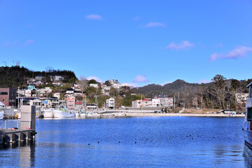 Fototapeta premium 気仙沼港 新年の船と海と 