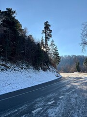 road in winter - Strasse im Winter mit Schnee und Eis 