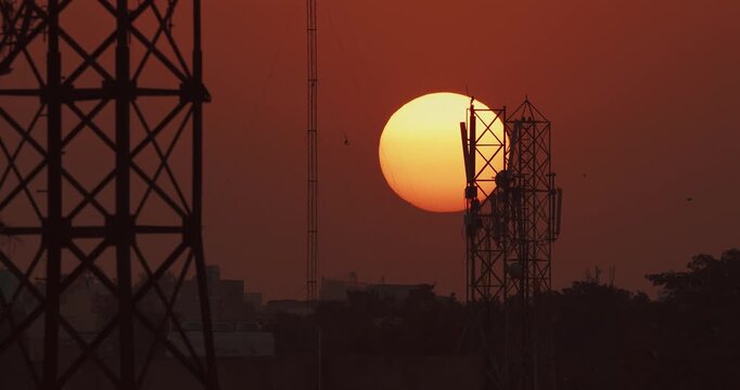 Jaipur, Rajasthan, India. Time Lapse Sunset Sun Shining. Sunset. Evening Sun Sets Over Horizon. Cityscape Urban Skyline. Timelapse, Time-lapse Sun Sets Against Backdrop Of Telecommunication Towers