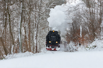 Selketalbahn in Winterlandschaft im Harz