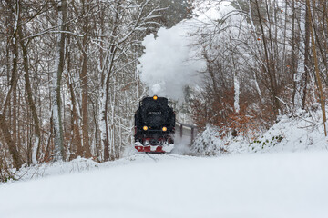 Selketalbahn in Winterlandschaft im Harz