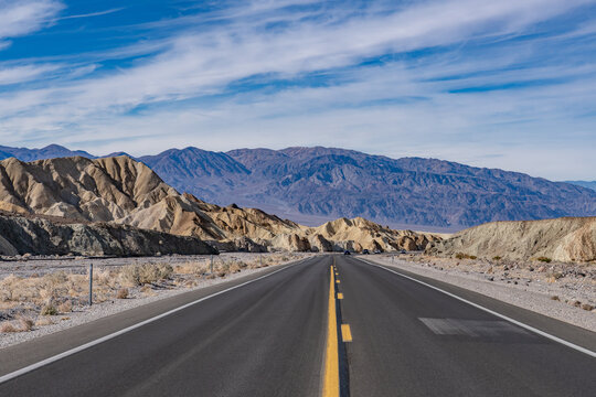 Death Valley National Park, Inyo County. California State Route 190. near Twenty Mule Team Road entrance. (Tf）Playa and playa margin rocks of Furnace Creek basin. In the distance is the Panamint Range