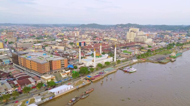 An aerial view of the Pasar Pagi and Darussalam Mosque in Samarinda City