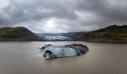 icebergs in the Solheimajokull glacier lagoon with the Myrdalsjokull Glacier inthe background