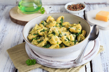 Cremige Tortellini mit Spinat-Ricotta-F&uuml;llung