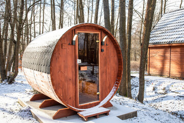 Sauna fińska to klasyczna sauna typu fińskiego, ogrzewana za pomocą pieca elektrycznego z kamieniami. Relaks. Odprężenie.  © Leszek Szelest