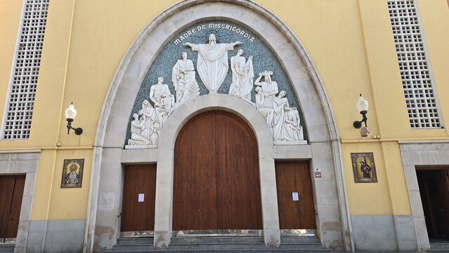 Entrance of Nuestro Padre Jes&uacute;s del Gran Poder church
