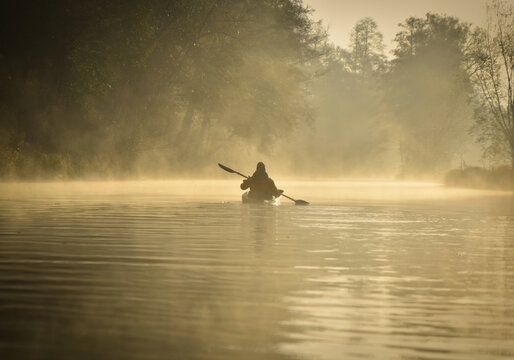 Spreewaldpaddler im Nebel