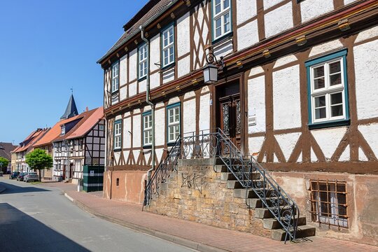 oebisfelde, deutschland - fachwerkh&auml;user in der altstadt