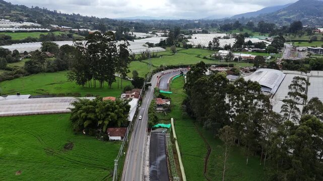 Video a&eacute;reo capturado con drone, sobre el Tramo 2 de la doble calzada de La Ceja a Rionegro, en construcci&oacute;n, Diciembre de 2025