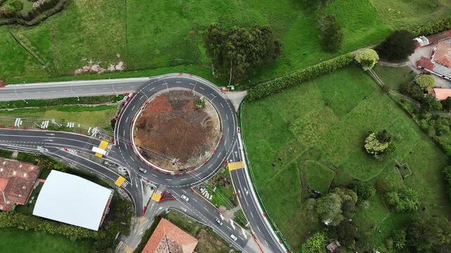 Video a&eacute;reo capturado con drone, sobre el Tramo 2 de la doble calzada de La Ceja a Rionegro, en construcci&oacute;n, Diciembre de 2025