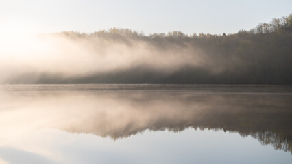 Obraz premium Fog over the river at dawn