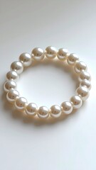 Obraz premium Elegant Pearl Bracelet on White Surface with Soft Lighting