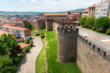 Murallas de Plasencia detalles arquitect&oacute;nicos medievales, Walls of Plasencia medieval architectural details, Architektonische Details der Stadtmauern von Plasencia, プラセンシアの城壁中世建築詳細, D&eacute;tails architect