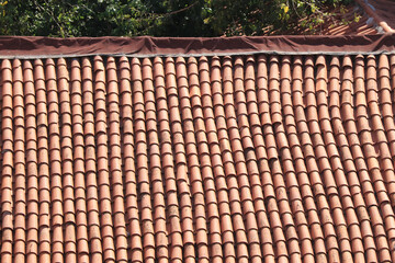 besondere Dachziegeln auf einem Dach in der Altstadt von Antalya in der T&uuml;rkei