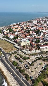 Baluarte de San Francisco Javier, Cartagena de Indias: Vista A&eacute;rea de Murallas y Centro Hist&oacute;rico | Aerial View of the Bastion, Historic Walls and Colonial City in Colombia.