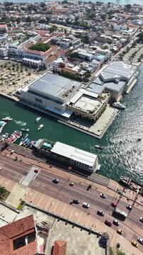 Baluarte de San Francisco Javier, Cartagena de Indias: Vista A&eacute;rea de Murallas y Centro Hist&oacute;rico | Aerial View of the Bastion, Historic Walls and Colonial City in Colombia.