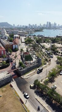 Baluarte de San Francisco Javier, Cartagena de Indias: Vista A&eacute;rea de Murallas y Centro Hist&oacute;rico | Aerial View of the Bastion, Historic Walls and Colonial City in Colombia.