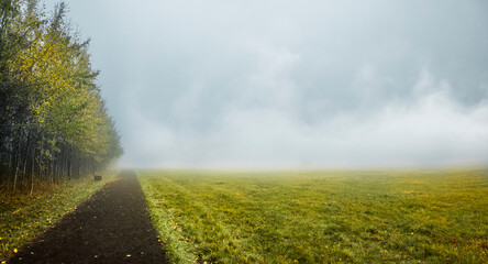 Weg durch das Schwarze Moor in der Rh&ouml;n, Bayern, Deutschland