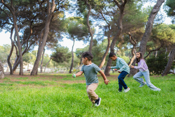 Obraz premium Three children running and searching for easter eggs in a sunny park