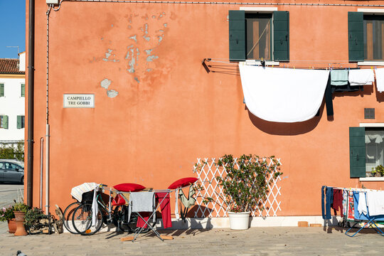 Laundry hanging on a residential facade at Campiello Tre Gobbi, reflecting everyday life on Pellestrina Island