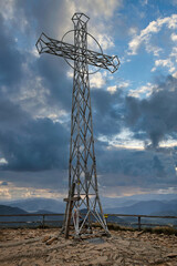 Tarnica w Bieszczadach, najwyższy szczyt pasma, otoczony dziką przyrodą i malowniczym krajobrazem południowo-wschodniej Polski.
