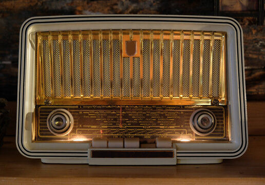 Altes Deutsches R&ouml;hrenradio von 1958 . Vintage German Tube Radio from 1958