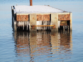 Sople lodu zamarzniętej wody morskiej. © EwaAF