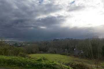 Paysage de campagne bretonne dans le Trégor - Bretagne France © aquaphoto
