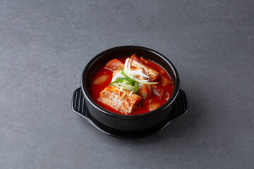 Korean Spicy Braised Fish Stew in Black Earthenware Pot 검은 뚝배기에 담긴 매운 생선조림
