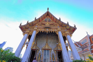 Wat Hualamphong, a royal Buddhist temple with ornate details and a colorful, chandelier lit hall in Bangkok, Thailand