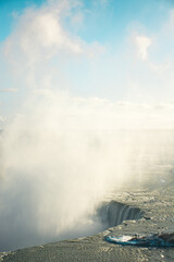 Obraz premium Soft morning light and mist at Niagara Falls