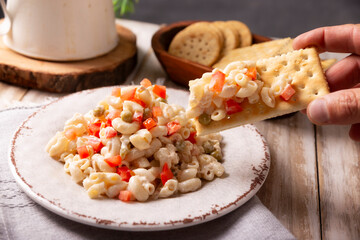 Pasta Tuna salad with elbow pasta and canned tuna, served with saltine crackers. Easy and healthy recipe.