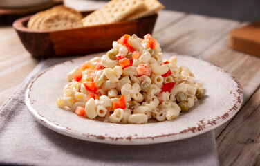 Pasta Tuna salad with elbow pasta and canned tuna, served with saltine crackers. Easy and healthy recipe.