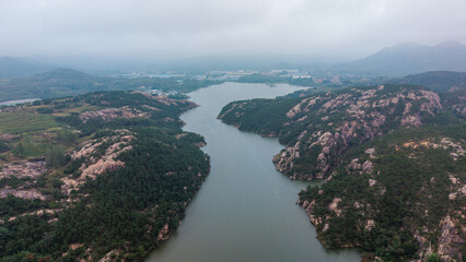 Fototapeta premium China Shandong Wulian Songyue Lake, cloudy and misty mountain scenery