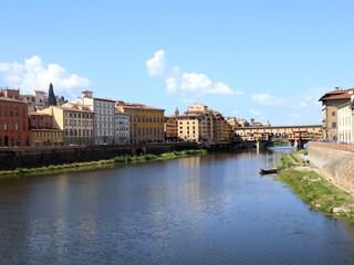 Obraz premium panoramic view of Florence, italy over the river ARno looking towards ponte Veccio bridge