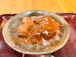 柔らかく煮込まれた牛たんシチュー。