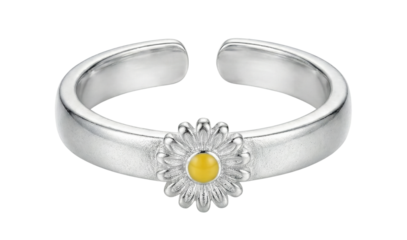 Silver daisy flower toe ring jewelry isolated. Summer fashion accessory.