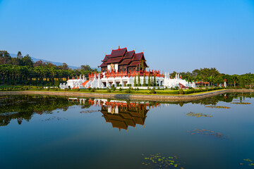 Obraz premium Ho Kham Luang Royal Pavilion reflected in a pond at the Royal Park Rajapruek in Chiang Mai, Northern Thailand