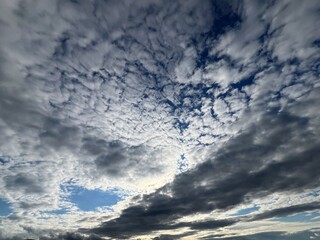 Poranne chmury małopolska. © Maciej G. Szling